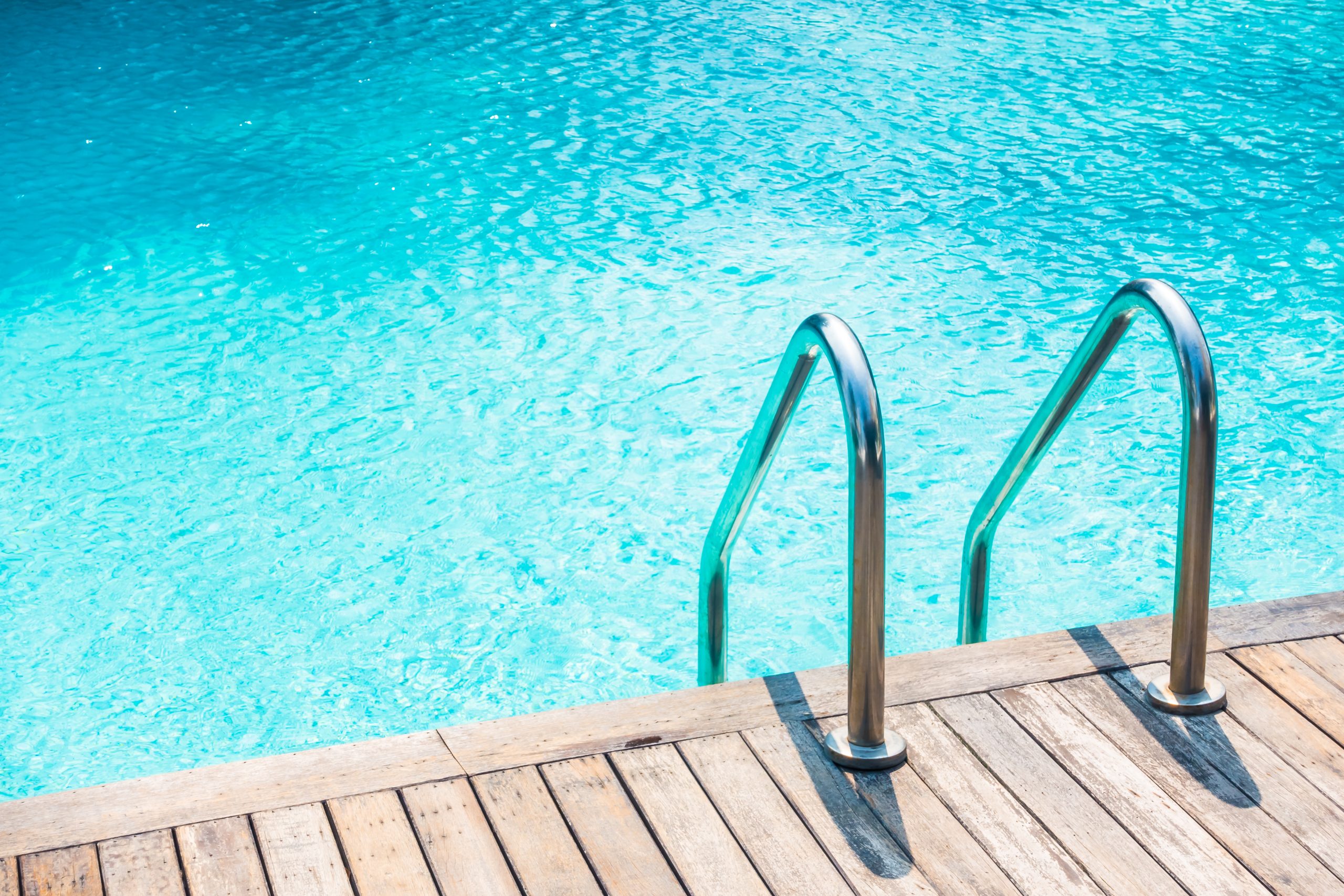 Piscina limpa para artigo sobre tratamento de piscina