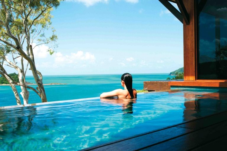6 dicas para decorar sua piscina